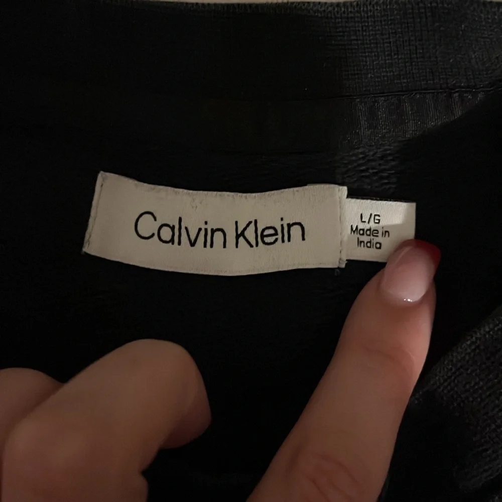 Calvin Klein Crewneck - Picture 3 of 3